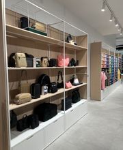 Lacoste Outlet One Nation image 1