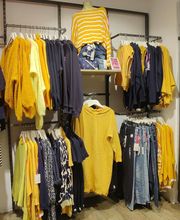 Farbenfrohe Mode Warnemünde