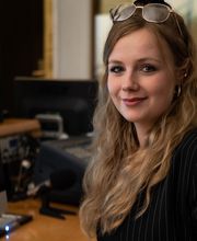 Natalie, unsere Produktionsassistenz bei Multivision Filmproduktion Hamburg. Mehr Infos auf: https://www.multivision-hamburg.de/