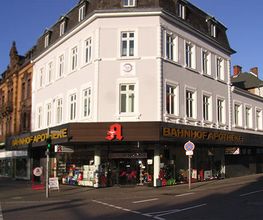 Aussenansicht der Bahnhof-Apotheke