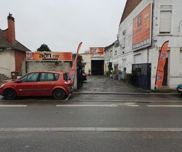 Garage Adn Car image 2