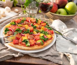 MUNDFEIN vegane Pizza Valeria mit pflanzlicher Merguez von Redefine Meat