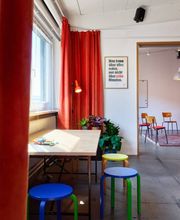 Kreatives Arbeiten im Detail: Unser "Secret Lab" bietet kleineren Gruppen mit bis zu 12 Personen den idealen Rückzugsort für Coachings, Strategie-Sessions und vertrauliche Meetings am großen, runden Tisch „behind closed doors“.