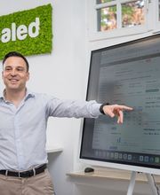 Lokale Suchmaschinenoptimierung mit messbaren Ergebnissen - Upscaled Media macht Ihr Unternehmen in Ihrer Region sichtbar und bringt qualifizierte Kunden direkt zu Ihnen.