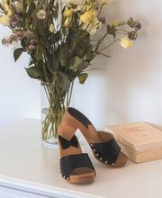 AMARAU (Sabots, Mules, Sandales en bois et cuir)(Châles et ponchos en laine ou coton) image 1