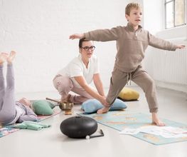 Yogalehrerin aus Berlin bei einer Yoga Übung