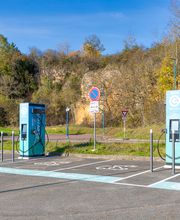 EVzen station de recharge Clamecy - Auchan