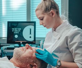 Hydrafacial-Behandlung Mann