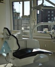 Zahnarztpraxis - Cabinet dentaire in Biel/Bienne Dres. med. dent. Lisa Leutenegger und Roman Januth Bild 1