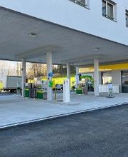 Einfahrt AGROLA Tankstelle & LAVEBA Shop - Eröffnung April 2023
