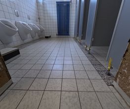 Toilettenboden vorher