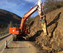 excavaciones-martinez-sanchez-leon-martillo-mecanico-03-g.jpg
