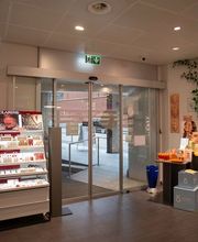 ingresso-farmacia-amavita-lurà