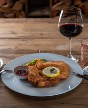 Restaurant Arvenstube, alpine chic, local food, meat, vegetarian