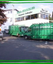 Unsere Servicefahrzeuge vor dem Betriebsgebäude