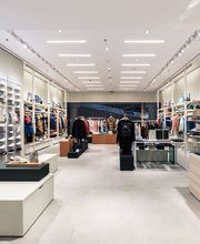 Lacoste Thiais Belle Epine image 3