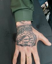 Cyril Tattoo et Piercings image 3