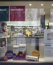 Pharmacie-Amavita-Poste-Le-Locle-en-face