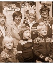 Prominente in Friedberg: Rosi Mittermeier bei Sport Möll im Jahr ihres Olympia Erfolges 1976.