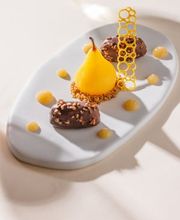 Chef’s Signature: Foie gras and hazelnut lingotto, Sauternes pears and brioche bread