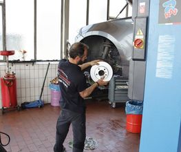 Bremsscheibenwechsel in unserem Bremsenservice.