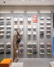 Lacoste Toulon Avenue 83 image 5