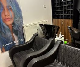 Wartebereich - Cut by B & Team | Friseur Münster