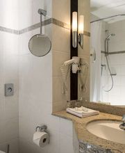 Guest room bath
