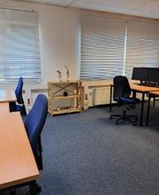 Schulungsraum mit PC-Arbeitsplätzen.