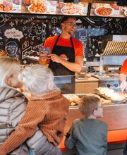 Ob groß oder klein – bei uns ist jeder Gast etwas ganz Besonderes.
Gerade die kleinen Besucher liegen uns besonders am Herzen – deshalb haben wir mit viel Liebe ein eigenes Kindermalbuch gestaltet, das für leuchtende Augen und bunte Fantasie sorgt.