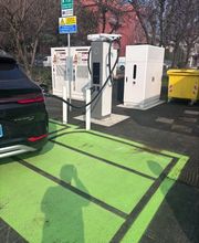 IPLANET Ricarica in sicurezza in modalità ultra fast per tutti i veicoli elettrici.