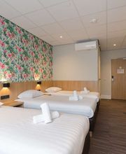 Guest Room with Three Beds
