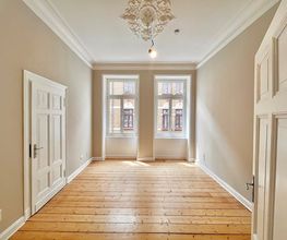 Die H+S Immobilien GmbH aus Koblenz vereint traditionelle Altbau-Architektur mit moderner Wohnqualität – durch fachgerechte Renovierungen mit viel Liebe zum Detail.