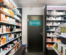 amavita-apotheke-basel-gundeli-produkte-gang