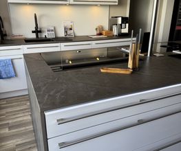 Dekton Arbeitsplatte im Küchenstudio