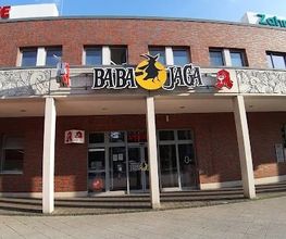 Aussenansicht der Baba Jaga Apotheke