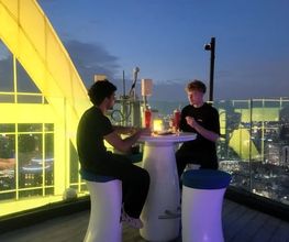 Nils und Ayman bei der Planung