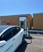 IPLANET Ricarica in sicurezza in modalità ultra fast per tutti i veicoli elettrici.