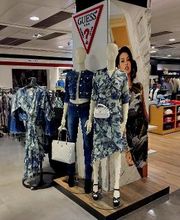 GUESS imagen 2