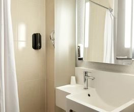 B&B HOTEL Paris Le Bourget image 5