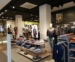 Photo de l'intérieur du magasin Jules Lorient