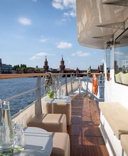 Solarwaterworld Hafen: Schiffsrundfahrten und Sightseeing Touren in Berlin mit Solar-Katamaran Bild 9