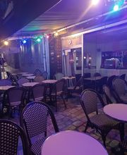 Banana Café image 1