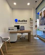 Recepción del Centro Auditivo Audika en Santander, ubicado en El Alisal.  Calle Los Ciruelos 33, Bajo Derecha. 