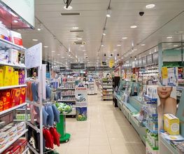 interieur-de-la-pharmacie-sun-store-geneve-aeroport
