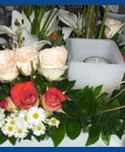 276039-floristeria-teresa-escribano-arreglo-floral-en-una-mesa.jpg