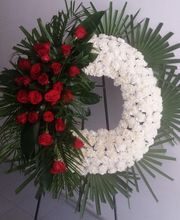 Corona-con-centro-lateral-de-rosas.jpg
