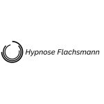 Das offizielle Marken-Logo von Hypnose Flachsmann besticht durch ein minimalistisches, modernes Design in Schwarz-Weiß. Es kombiniert eine dynamische, konzentrische Kreis-Grafik – die Fokus, Trance und mentale Zentrierung symbolisiert – mit einem klaren, leicht kursiven Schriftzug. Das Visual repräsentiert die Werte Vertrauen, Professionalität und Transformation im Bereich der therapeutischen Hypnose.