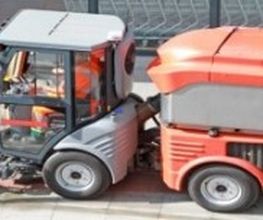 Parkplatz- u. Gehwegreinigung