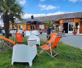 Le Racer Café image 7